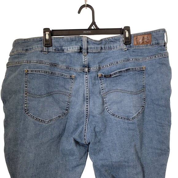 Lee Plus Size 26W Regular Fit Mid Rise Denim Blue Jeans. Gently Used Condition - Picture 4 of 13